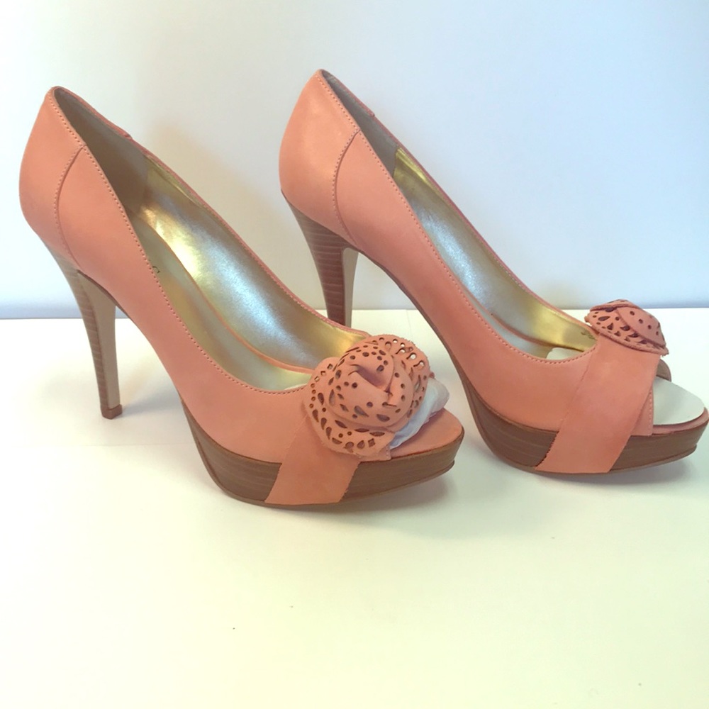 NWT Guess Peach Peep Toe Platform Heels, Sz 9
